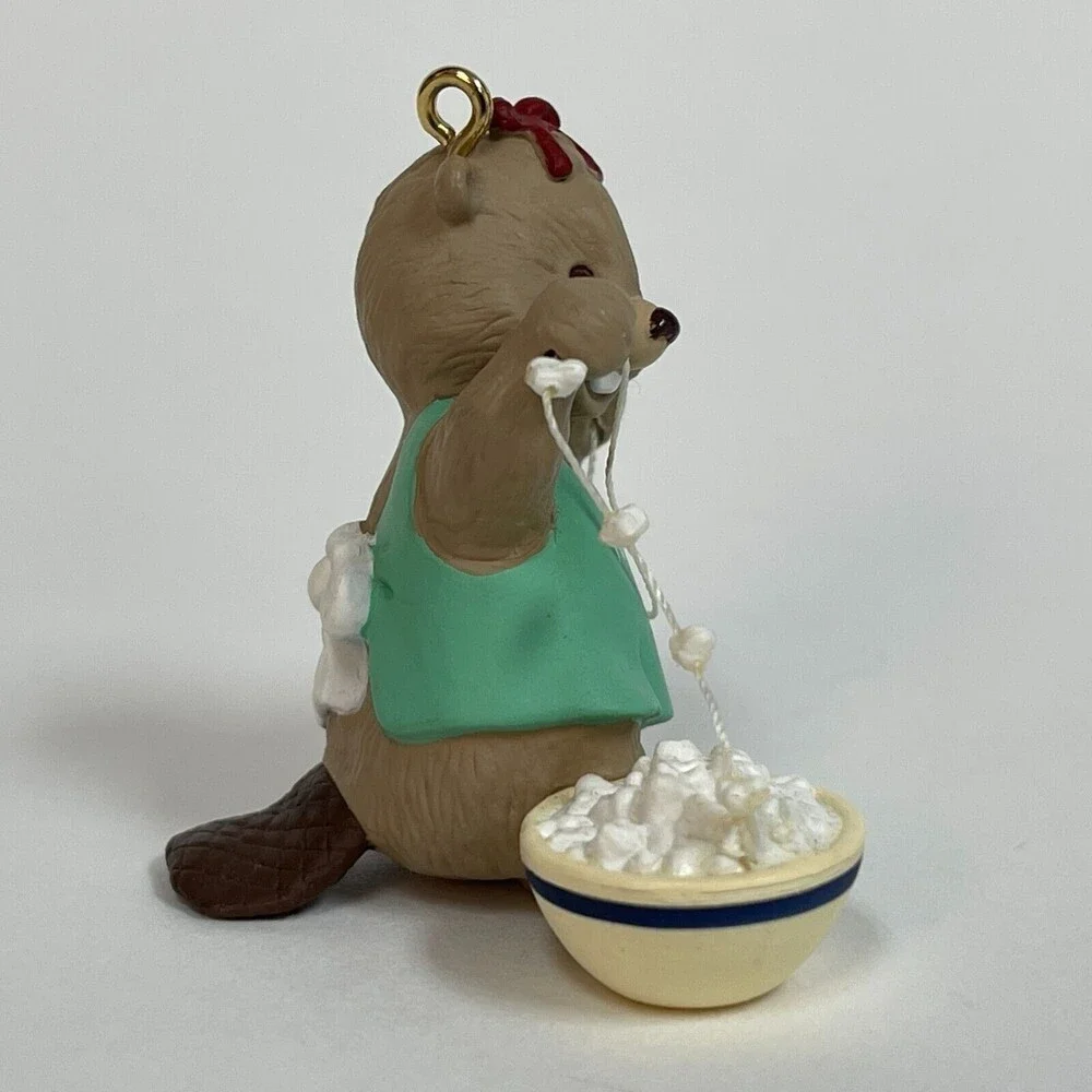 Hallmark Keepsake Mom 1995 Animal Christmas Tree‎ Ornament